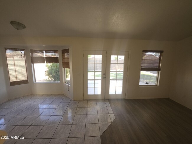 Photo - 1321 W Butler Dr House