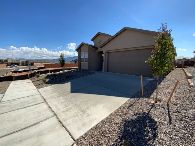 Photo - 3 Bedroom Single Story New Build in Lomas ...