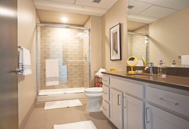 Cuartos de baño grandes - Brix Apartment Lofts