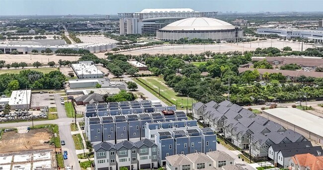 Photo - 2105 Engelmohr St