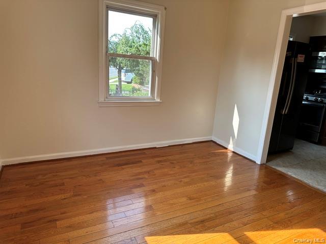 Photo - 410 Herricks Rd