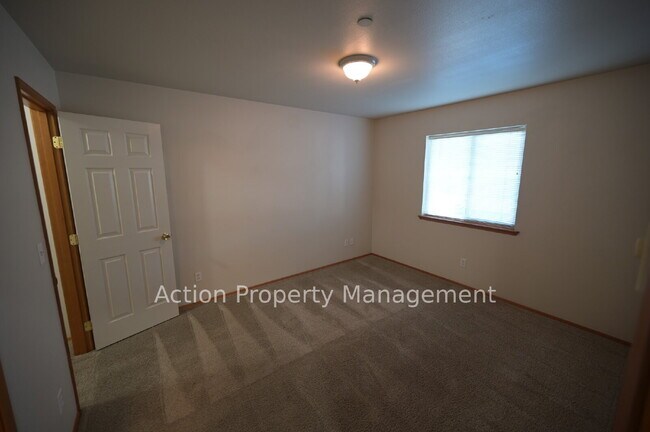 Photo - 2 bed 1 bath apartment in Port Angeles, close to Peninsula College and the Olympic National Par Unit #5