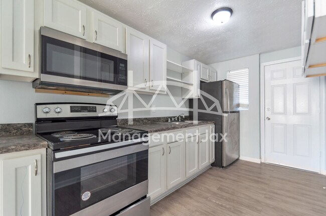 Photo - 4452 Bedivere Rd