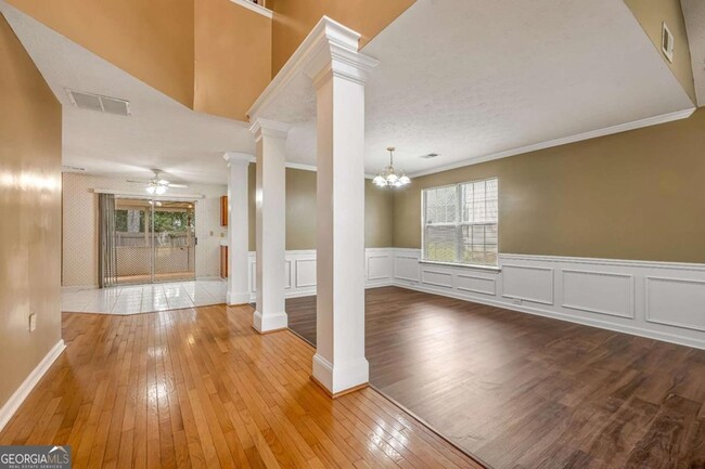 Photo - 4392 Windmoor Dr NW