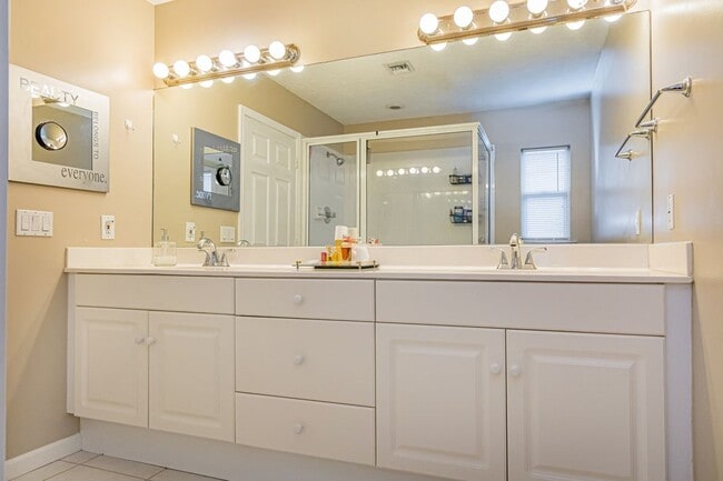 Photo - 1651 Hawthorne Pl