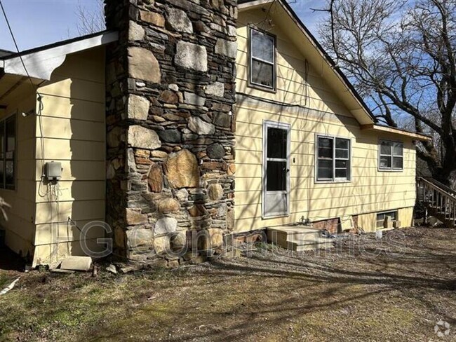 Building Photo - 16 Tuckaway Ln Rental