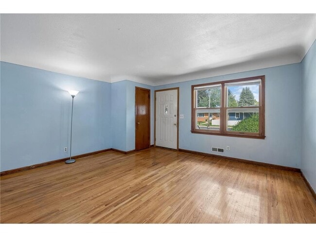 Photo - 5542 S 28th Ave