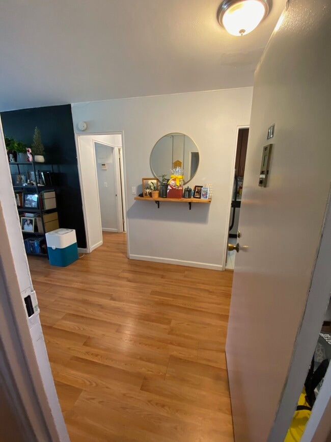 Building Photo - 6125 98th St Unit 1L