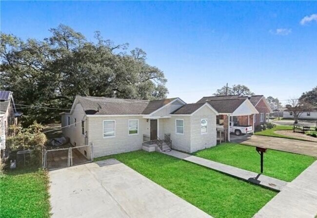 Photo - 1916 Moss St