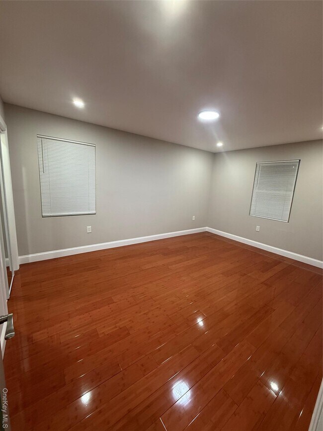 Photo - 107-13 220th St