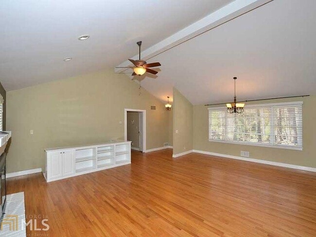 Photo - 1019 Crane Rd NE