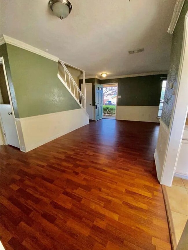 Photo - 2204 Foxcroft Ln