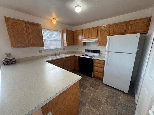 Photo - 498-498 W Bellflower Dr