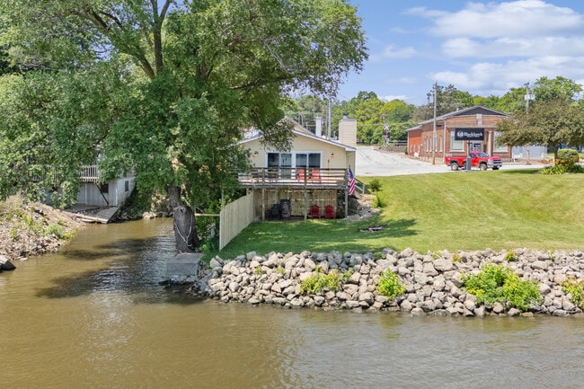 Photo - 403 River Dr