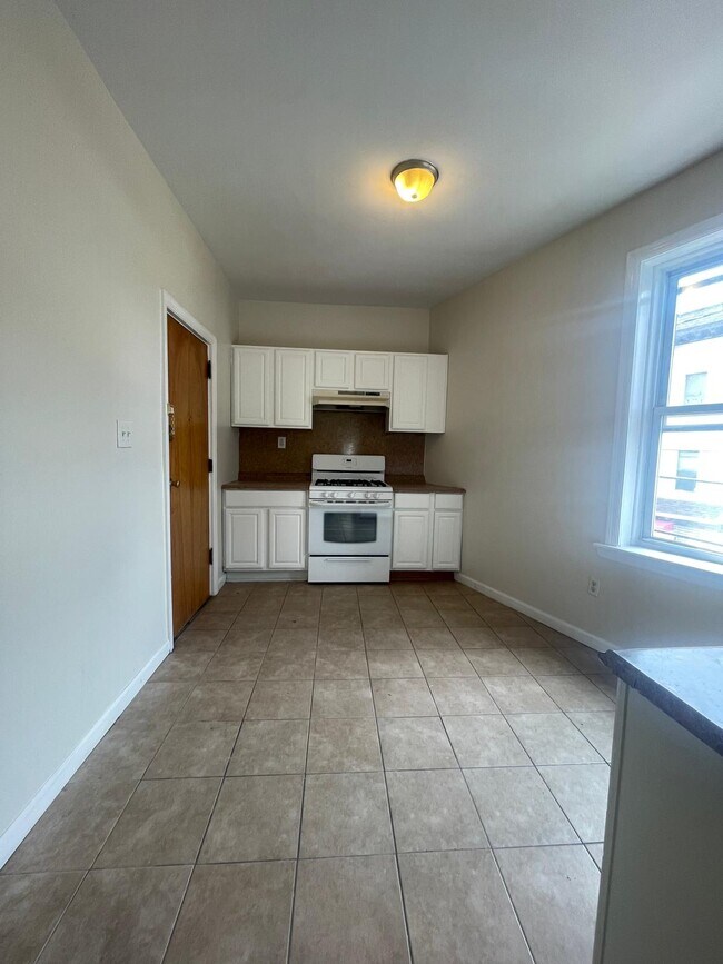 326 Summit Ave 202 - 333 Summit Ave Unit 103