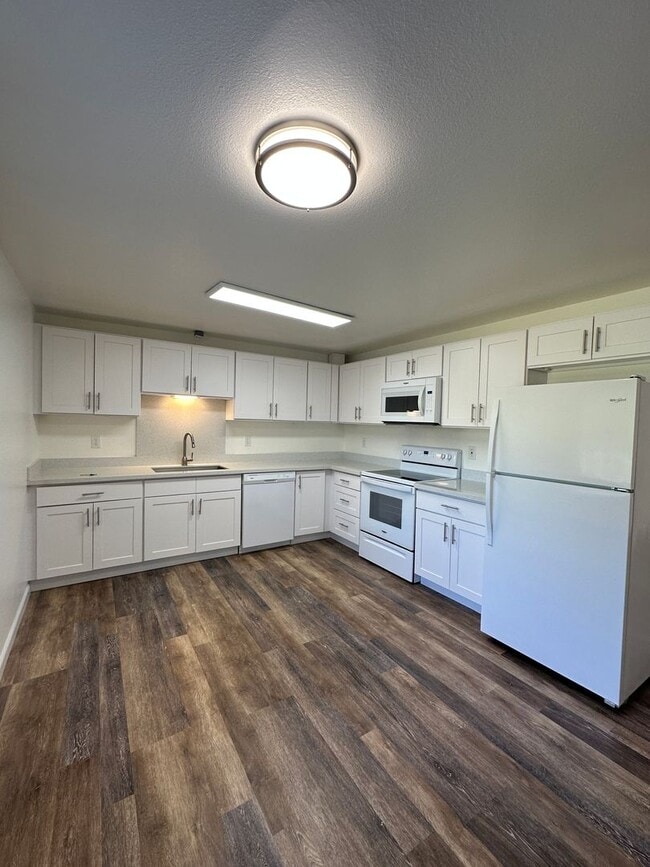 Photo - 9021 128th St E