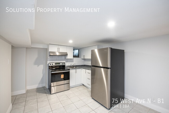 Photo - **Newly Renovated 2 Bedroom Basement Unit** Unité B1