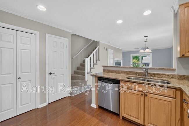 Photo - 333 Circle Ave Unit #R