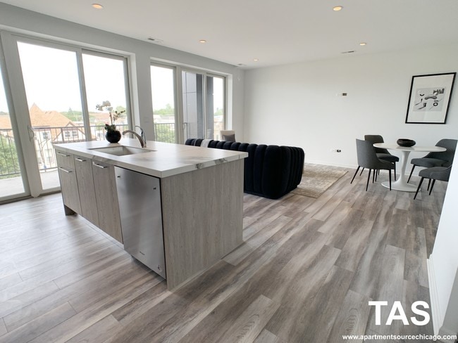 Photo - 2533 W Fullerton Ave Unit 5