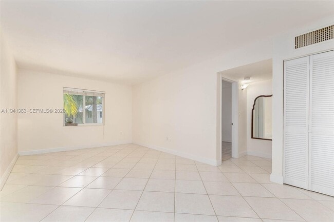 Building Photo - 8605 SW 68th Ct Unit 22