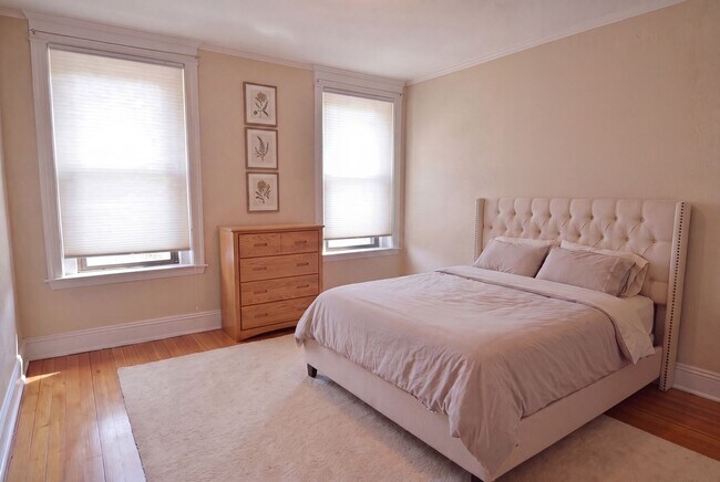 Photo - 1813 Beacon St