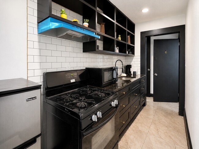 Building Photo - 145 Washington Ave Unit 6