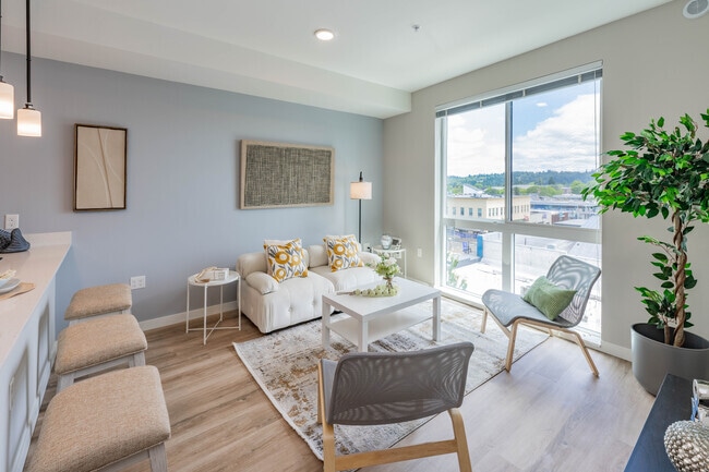 2BR, 2BA - 923SF