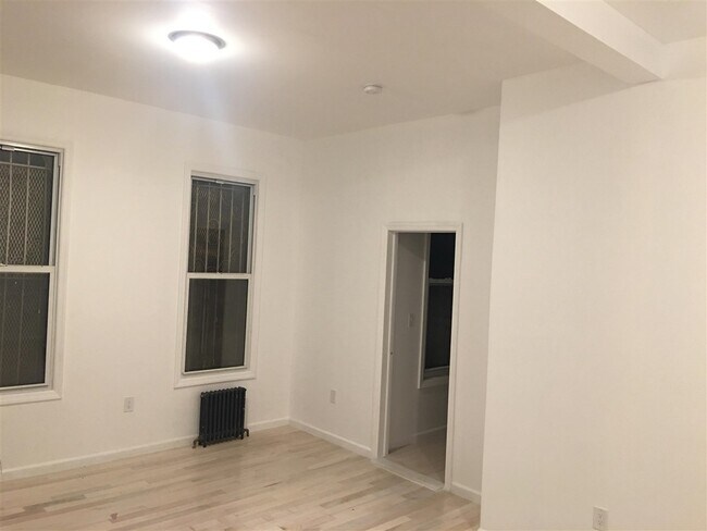 Photo - 60 Monitor St