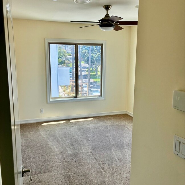 100 Paseo De La Playa Unidad UPSTAIRS S/W ROOM