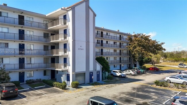 Photo - 8740 N Sherman Cir Unit 206