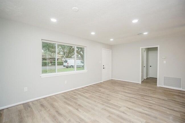 Photo - 1941 Heights Dr