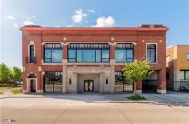 Building Photo - 3800 Euclid Ave Unit 109 Rental