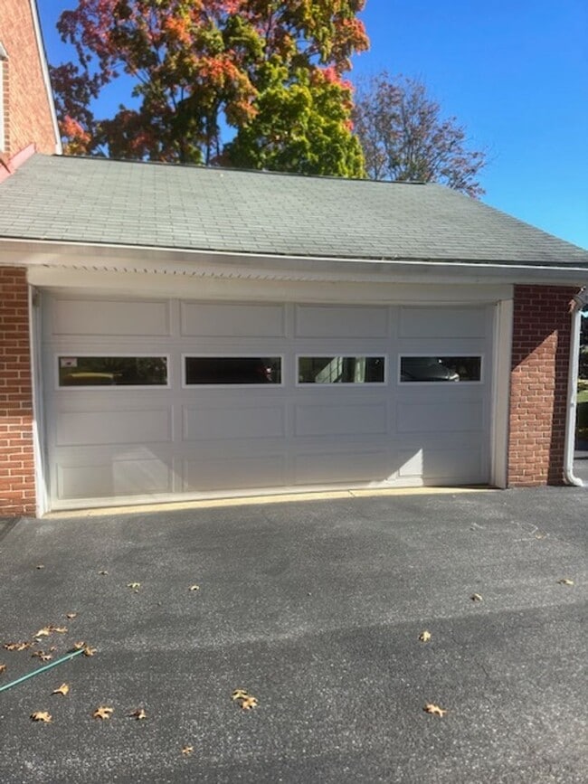 Photo - Lovely Colonial Home in Sharpley