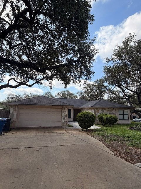 Building Photo - Well-maintained one story home