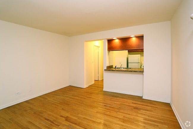 Photo - 540 West Roscoe Street