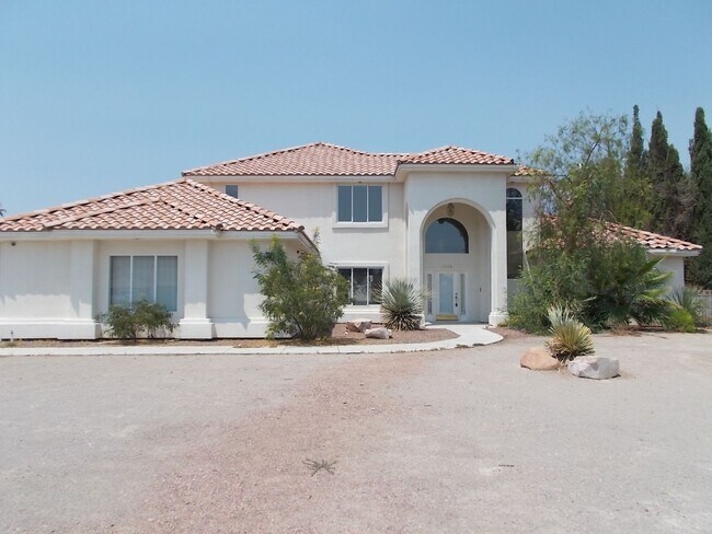 Photo - Spacious Estate on Nearly an Acre!