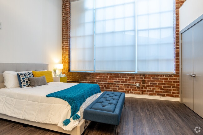 1BR, 1BA - 556SF - Bedroom