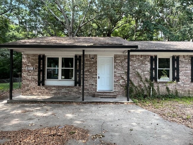 Building Photo - Renovated 2-bedroom, 2-bath duplex