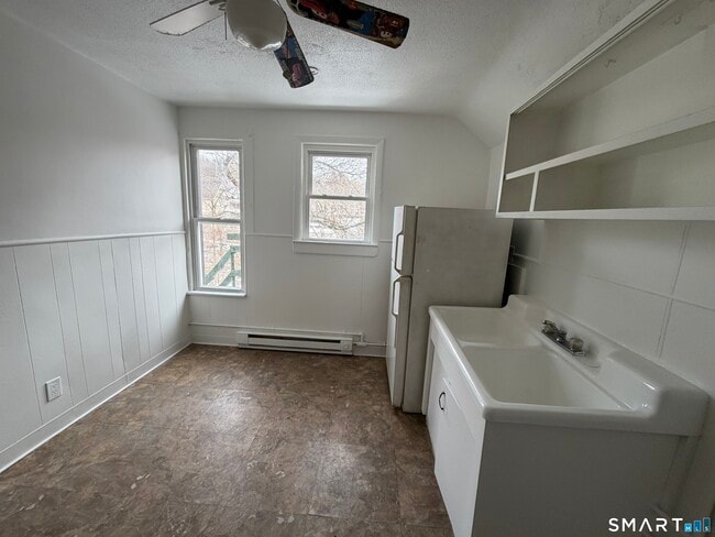 Photo - 571 Baldwin St