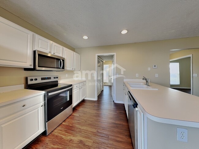 Photo - 2490 Delowe St