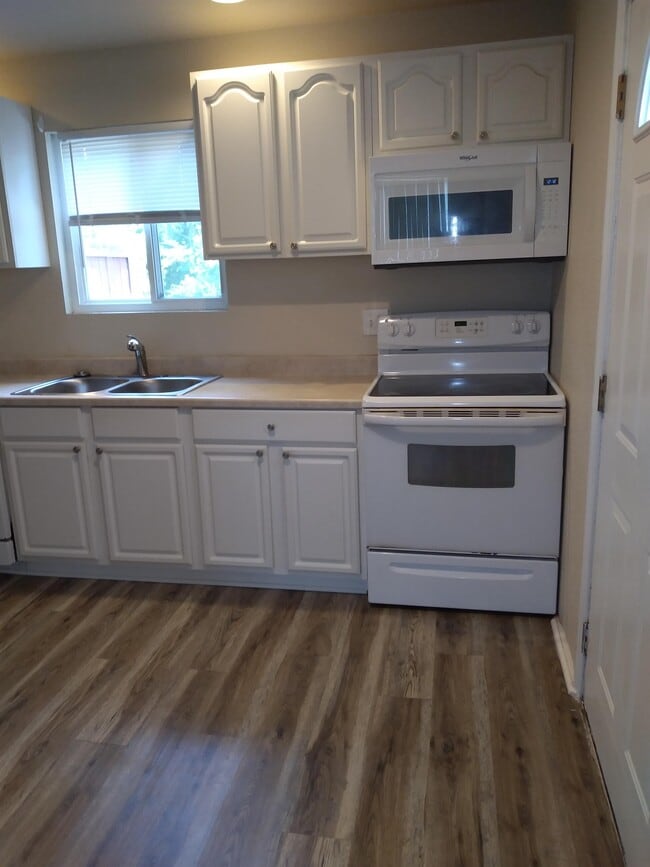301 Greenbriar Rd
