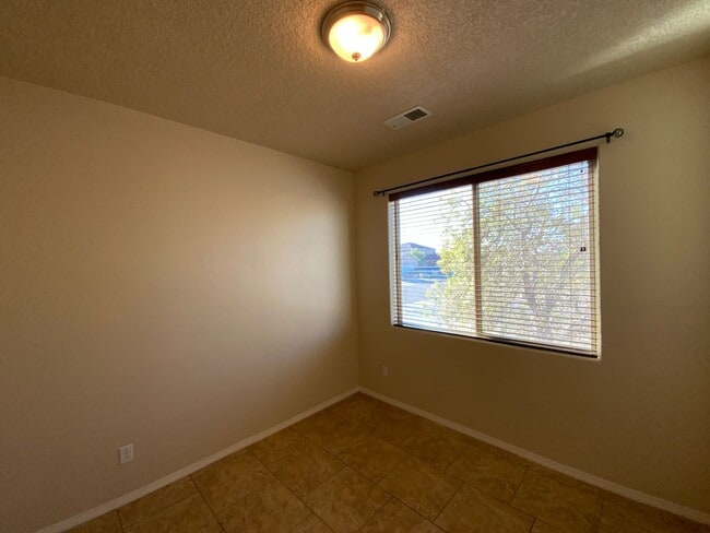 Photo - 4 Bedroom Home Available Near Golf Course ...