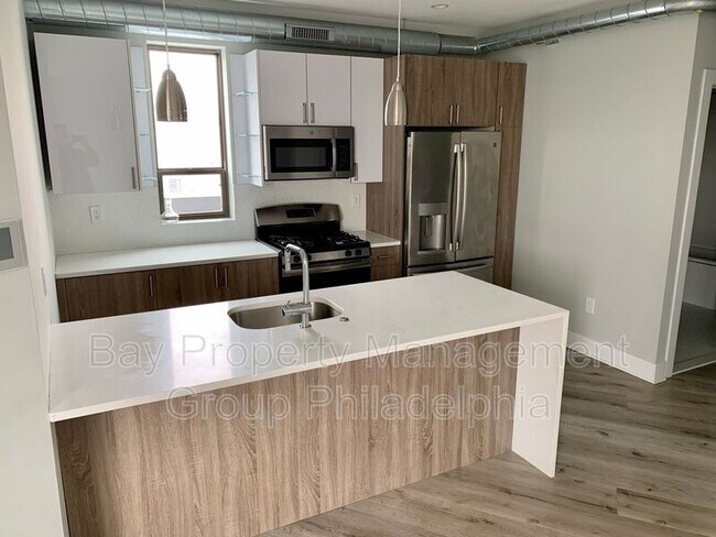 Building Photo - 1540 Ridge Ave Unit 5N