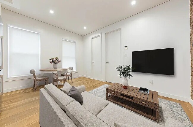 Building Photo - 146 Mulberry St Rental