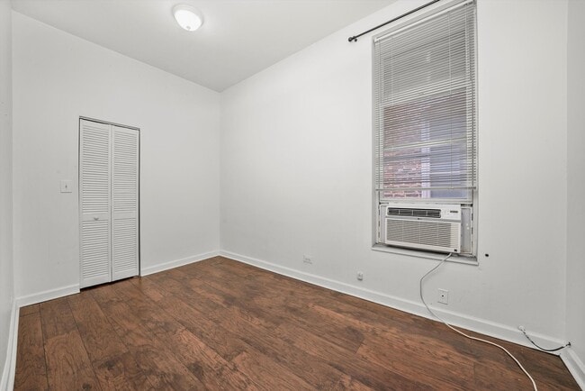 Photo - 1946 N Wilmot Ave Unidad 2