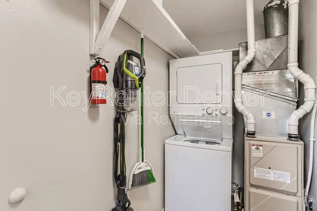 Photo - 2075 Iris St