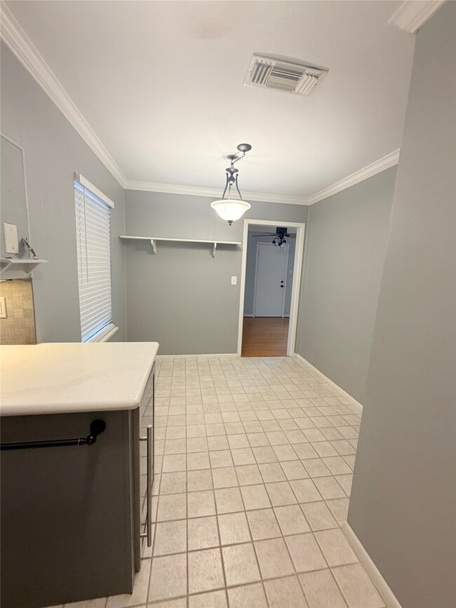 Photo - 4833 Hazelton St