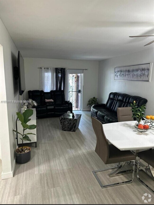 Building Photo - 10851 SW 2nd St Unit K105 Rental