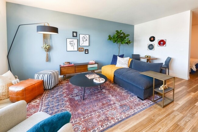 Open concept living rooms - Windsor Buckman Rental