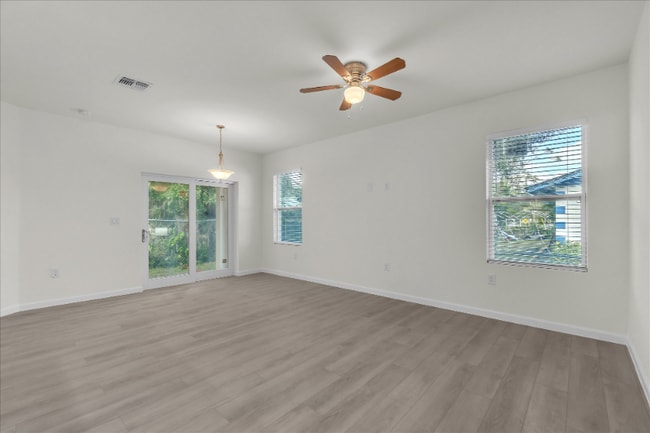 Photo - 652 Kensington St